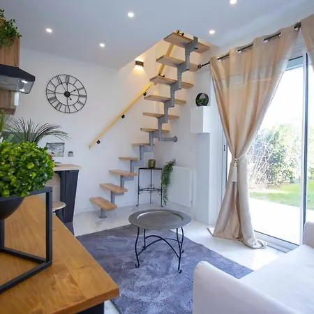Disneyland 5mn Charming House Giardino Della Felicita Guest house Chessy (Seine-et-Marne)